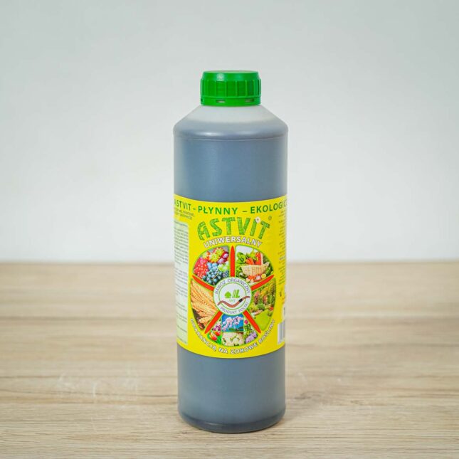Butelka nawozu do roślin z żółtą etykietą.